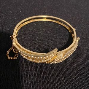 ⭐️ LAST CHANCE SALE! ⭐️ Vtg Costume Gold Tone Bracelet With Tiny Faux Pearls